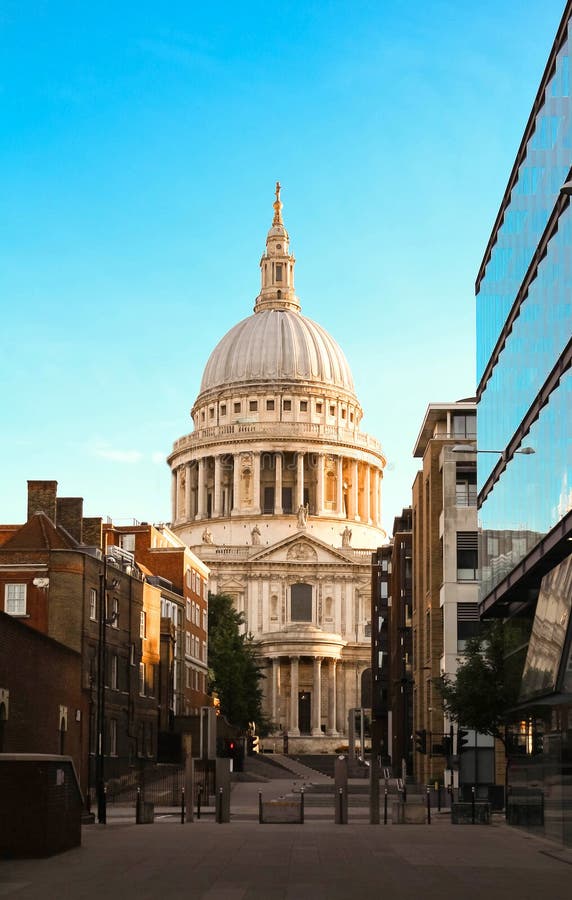 A Catedral Famosa No Nascer Do Sol, Londres Do ` S De St Paul, Reino