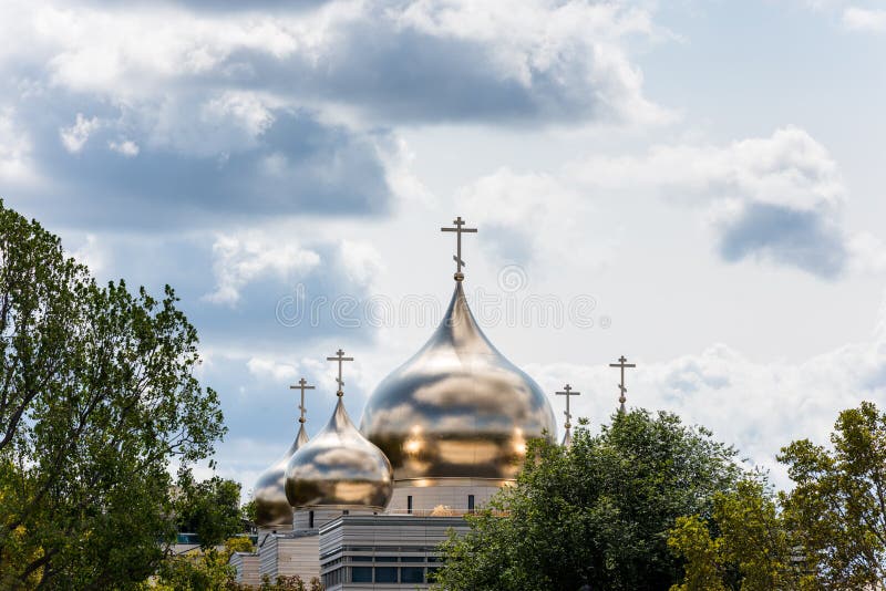 Catedral Ortodoxa Rusa De La Santísima Trinidad Con Sus Cupolas Plateadas En El Centro Cerca Del Río Sena De París, Francia Imagen de archivo - Imagen de dorado, ciudad: 166659809 Catedral Ortodoxa Rusa De La Santísima Trinidad Con Sus Cupolas Plateadas En El Centro Cerca Del Río Sena De París, Francia Imagen de archivo - Imagen de dorado, ciudad: 166659809