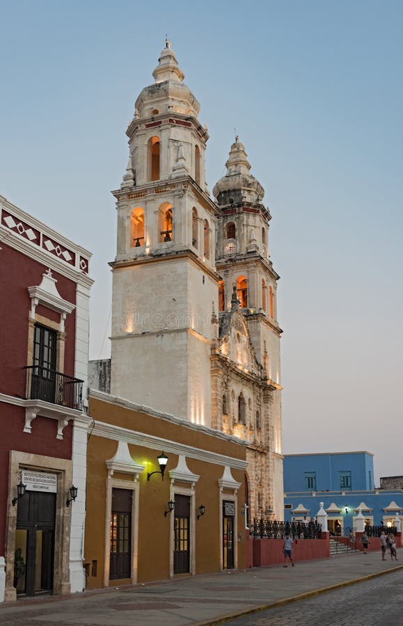 Catedral San Francisco de Campeche en la puesta del sol, México foto de archivo
