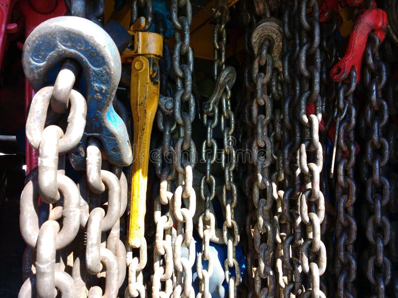 Catene e cavi, Tow Truck Chains Hanging fotografia stock libera da diritti