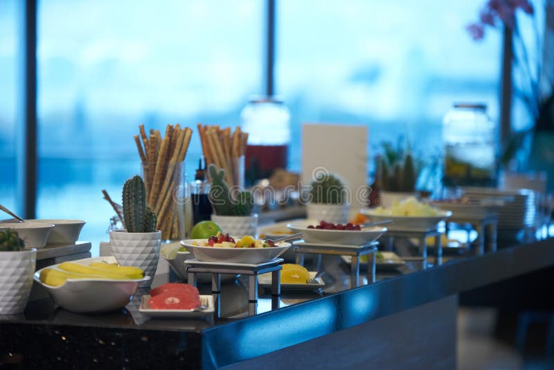 Cateringu bufeta jedzenie w hotelowej restauracji, w górę Świętowanie zdjęcie stock Cateringu bufeta jedzenie w hotelowej restauracji, w górę Świętowanie zdjęcie stock