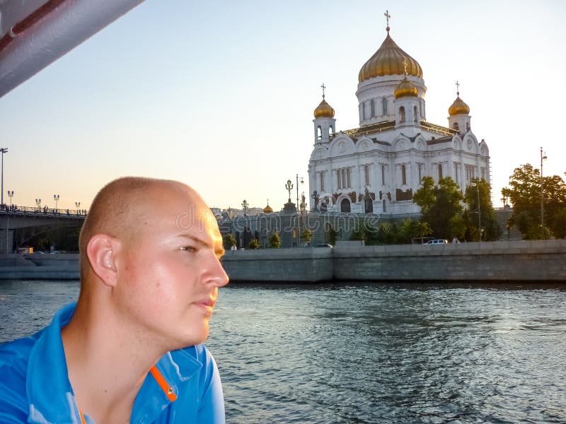 Cath?drale du Christ le sauveur pr?s du fleuve de Moskva, Moscou photographie stock Cath?drale du Christ le sauveur pr?s du fleuve de Moskva, Moscou photographie stock