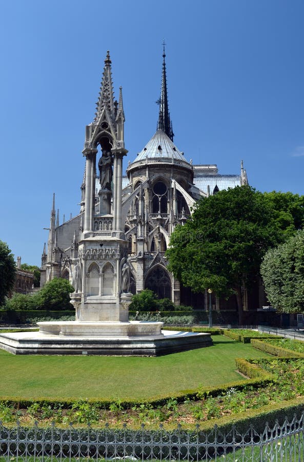 Catedral dama en París.