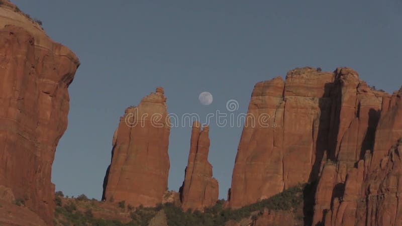 Cathedral Rock Full Moon Zoom Out