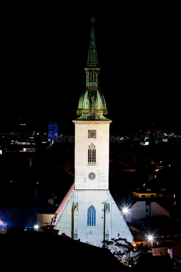 Katedrála svätého Martina v noci, Bratislava, Slovensko