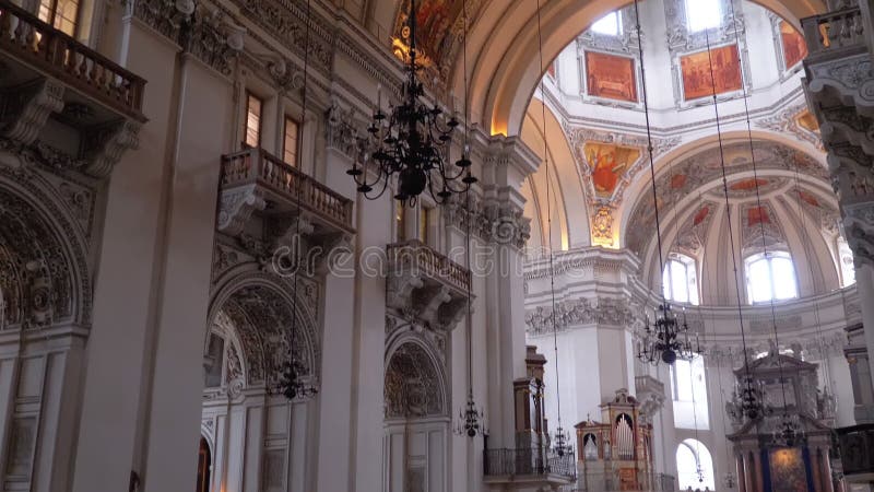 Cathedral in Salzburg, Oostenrijk Barokkathedraal van rooms-katholieke archdiocese, binnenshuis
