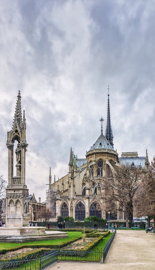 Cathedrale Нотр-Дам Нотр-Дам de Париж увиденный от квадратного Джина XIII с fontaine de Ла Vierge Ла, Парижем, Францией стоковое фото Cathedrale Нотр-Дам Нотр-Дам de Париж увиденный от квадратного Джина XIII с fontaine de Ла Vierge Ла, Парижем, Францией стоковое фото