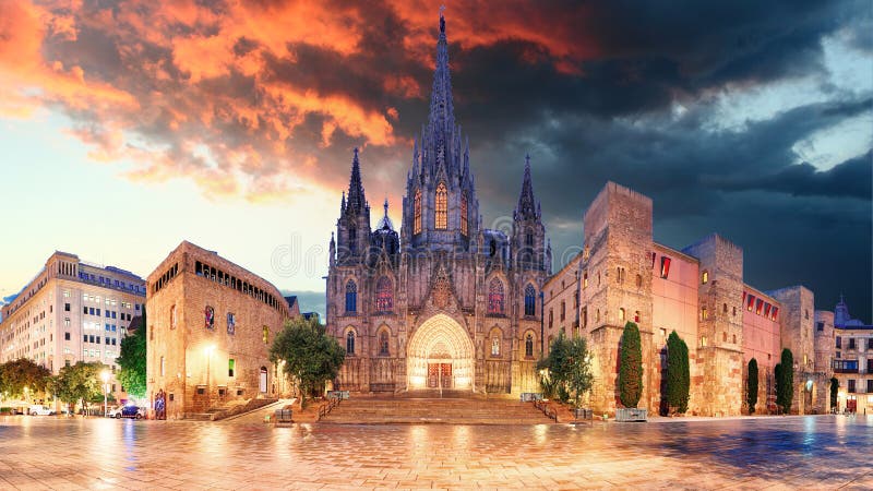 Cathedrel de Barcelona, plaza Nova foto de archivo Cathedrel de Barcelona, plaza Nova foto de archivo