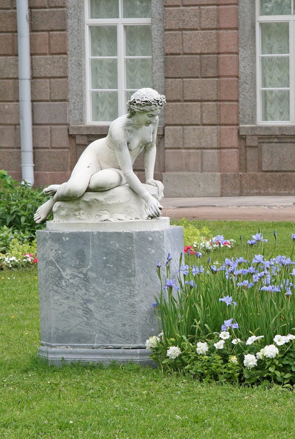 Catherine Park Sculpture ST PETERSBURGO, TSARSKOYE SELO, RÚSSIA imagem de stock Catherine Park Sculpture ST PETERSBURGO, TSARSKOYE SELO, RÚSSIA imagem de stock
