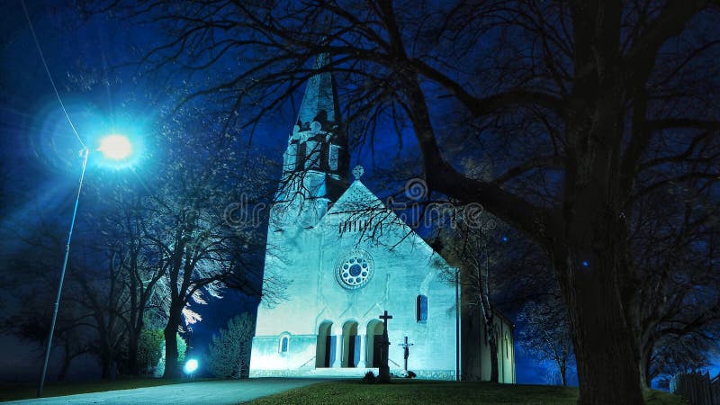 Katolícky kostol na Slovensku v noci