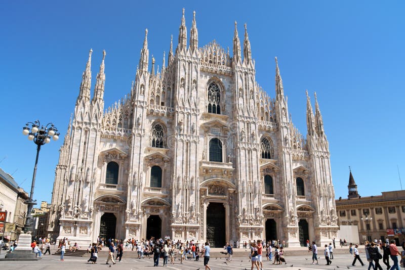 Cathédrale De Milan Et Piazza Del Duomo En Italie Image Stock éditorial