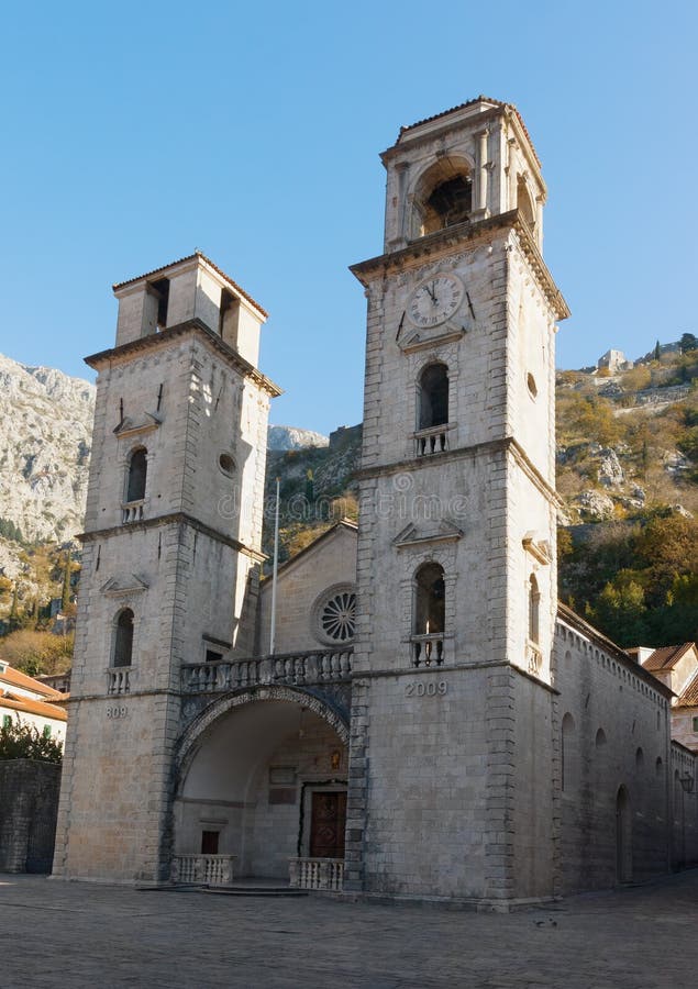 Cathédrale de rue Tryphon Ville de Kotor, Monténégro images stock Cathédrale de rue Tryphon Ville de Kotor, Monténégro images stock
