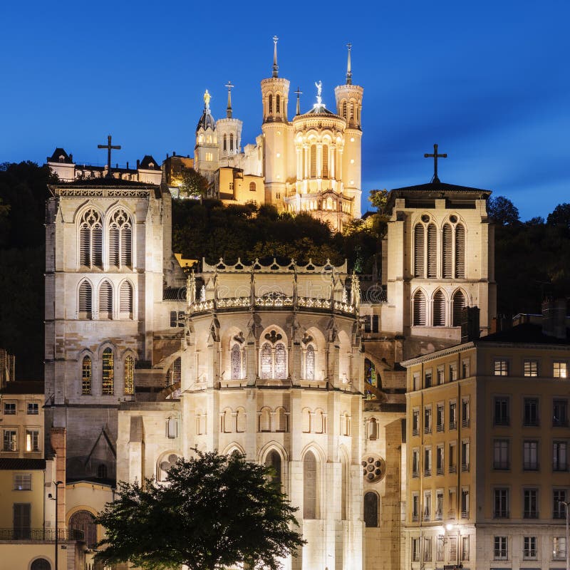 Cathédrale de St Jean et la basilique Notre Dame de fourviere i images libres de droits Cathédrale de St Jean et la basilique Notre Dame de fourviere i images libres de droits