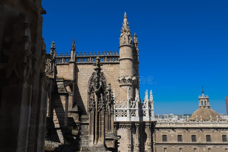Cathédrale La Giralda de Séville Espagne - arrière-plan architectural image libre de droits Cathédrale La Giralda de Séville Espagne - arrière-plan architectural image libre de droits