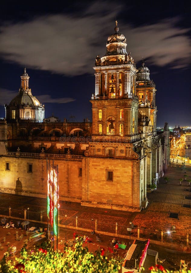 Cathédrale métropolitaine Zocalo Mexico Mexique la nuit