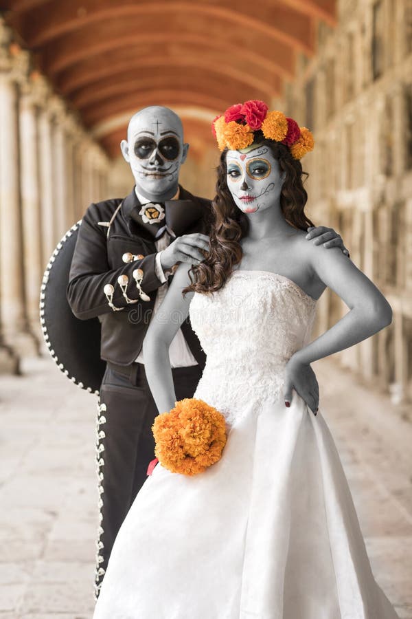 Catrin and Catrina in Cemetery Stock Image - Image of halloween, death:  153588267