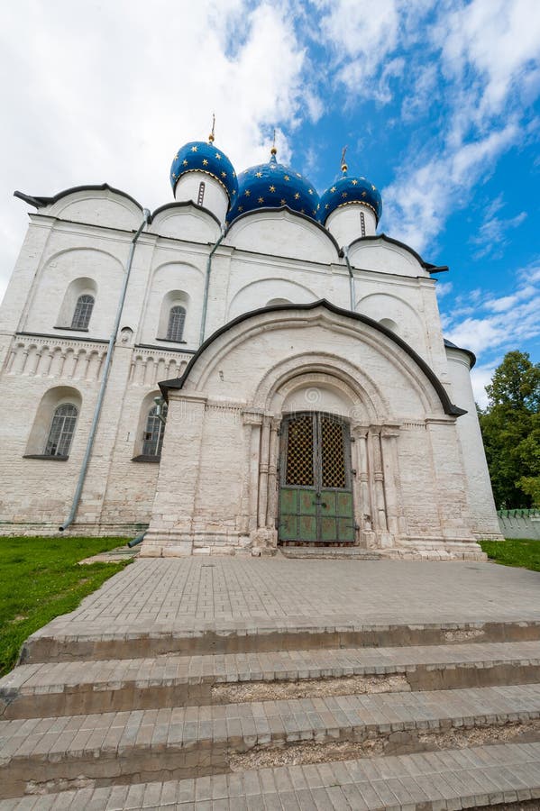Cattedrale della natività in Suzdal' fotografia stock Cattedrale della natività in Suzdal' fotografia stock