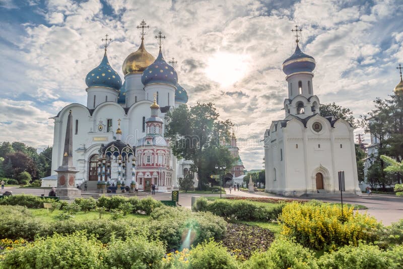 Cattedrale di Dormition in trinità Lavra della st Sergius, Sergiyev Posad, Russia fotografia stock Cattedrale di Dormition in trinità Lavra della st Sergius, Sergiyev Posad, Russia fotografia stock