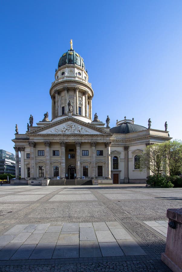 Cattedrale francese al Gendarmenmarkt, Berlino, Germania fotografie stock libere da diritti Cattedrale francese al Gendarmenmarkt, Berlino, Germania fotografie stock libere da diritti