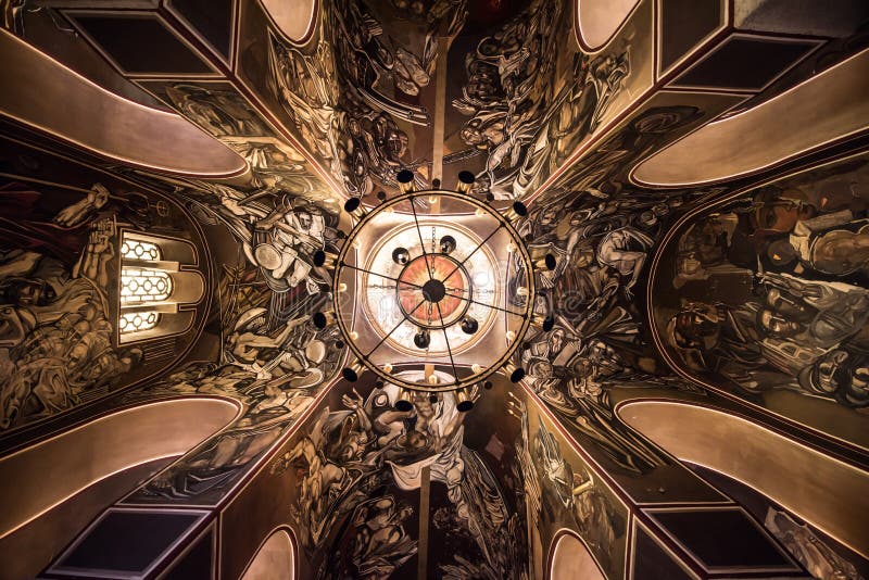 Cattedrale patriarcale dell'ascensione santa di Dio in Tsarevets fotografie stock libere da diritti Cattedrale patriarcale dell'ascensione santa di Dio in Tsarevets fotografie stock libere da diritti