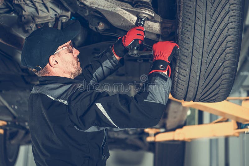 Pro Mécanicien De Véhicules à Moteur Diesel Repair Engine Image stock -  Image du technicien, moderne: 198136871