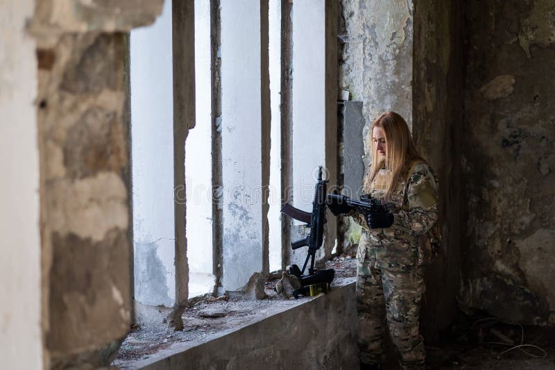 Caucasian military woman in a destroyed building.
