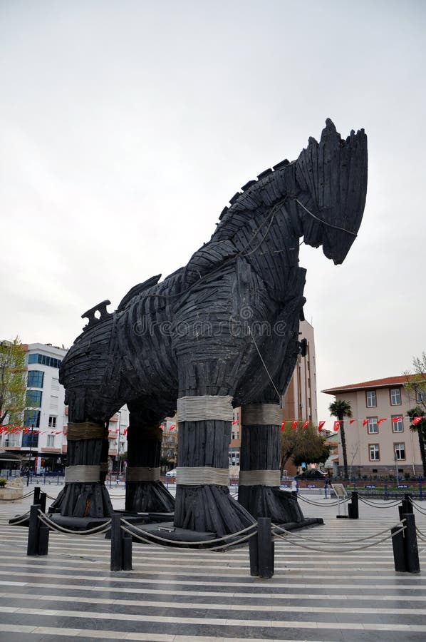 Réplica De Cavalo De Troia No Sítio Arqueológico De Troia Na Turquia De  Canakkale Foto Editorial - Imagem de agamemnon, desonestidade: 232299866