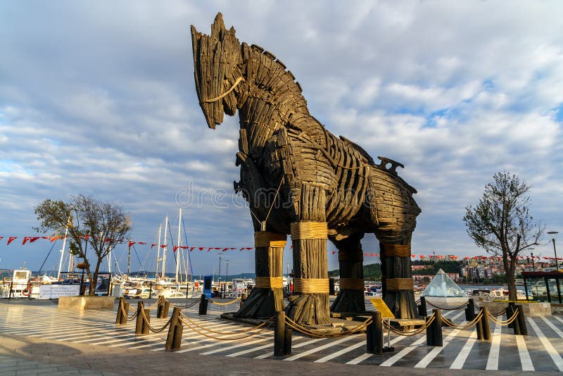 Cavalo De Troia De Madeira Em Canakkale, Turquia Imagem de Stock Editorial  - Imagem de turismo, marco: 93925579