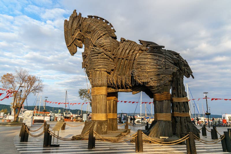 Cavalo De Troia De Madeira Em Canakkale, Turquia Imagem de Stock Editorial  - Imagem de turismo, marco: 93925579