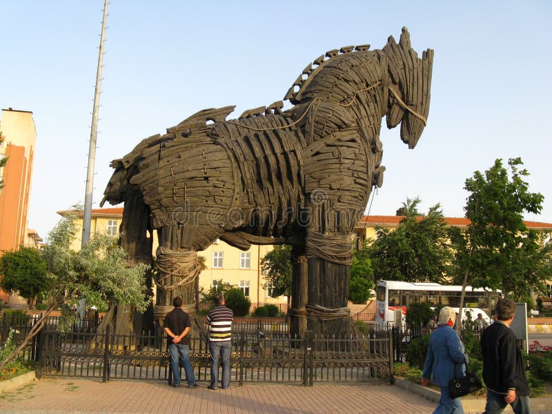 Cavalo De Troia De Madeira Do Filme Troy Foi Doado à Cidade De Canakkale  Imagem de Stock - Imagem de helena, dardanelles: 123322515