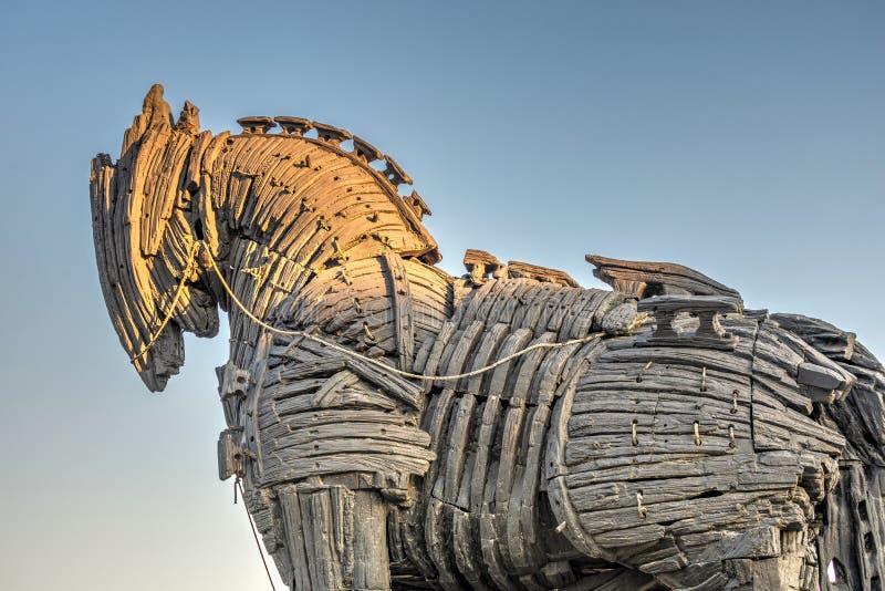 Réplica De Cavalo De Troia No Sítio Arqueológico De Troia Na Turquia De  Canakkale Fotografia Editorial - Imagem de turismo, filme: 232299477