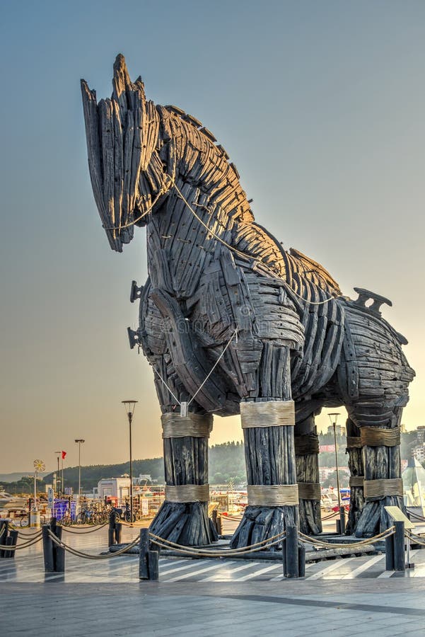 Foto de Canareplica De Cavalo De Tróiacanakkale Waterfront Dardanelles  Turquia O Cavalo De Tróia Da Guerra De Tróia Que Os Gregos Costumavam  Entrar Na Cidade Independente De Tróia E Ganhar A Guerra