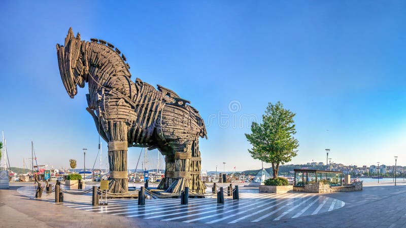 Foto de Canareplica De Cavalo De Tróiacanakkale Waterfront Dardanelles  Turquia O Cavalo De Tróia Da Guerra De Tróia Que Os Gregos Costumavam  Entrar Na Cidade Independente De Tróia E Ganhar A Guerra