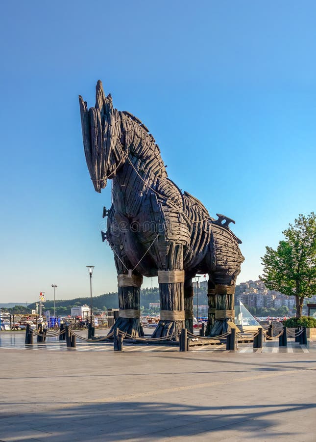 Réplica De Cavalo De Troia No Sítio Arqueológico De Troia Na Turquia De  Canakkale Foto Editorial - Imagem de agamemnon, desonestidade: 232299866