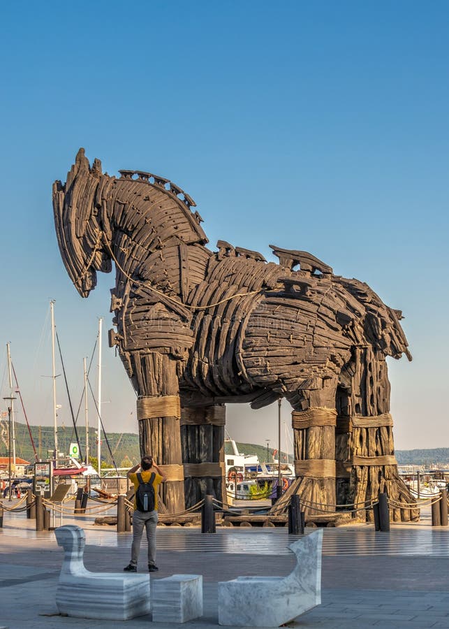 Foto de Canareplica De Cavalo De Tróiacanakkale Waterfront Dardanelles  Turquia O Cavalo De Tróia Da Guerra De Tróia Que Os Gregos Costumavam  Entrar Na Cidade Independente De Tróia E Ganhar A Guerra