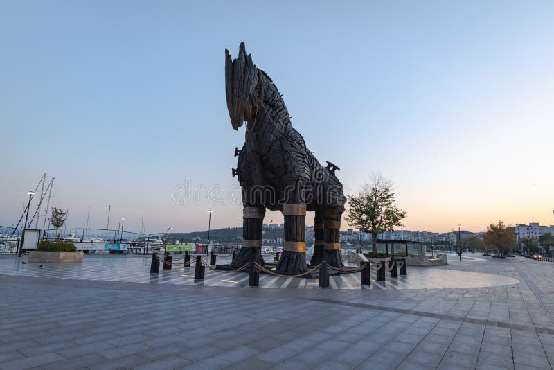 Cavalo De Troia De Madeira Em Canakkale, Turquia Imagem de Stock Editorial  - Imagem de turismo, marco: 93925579