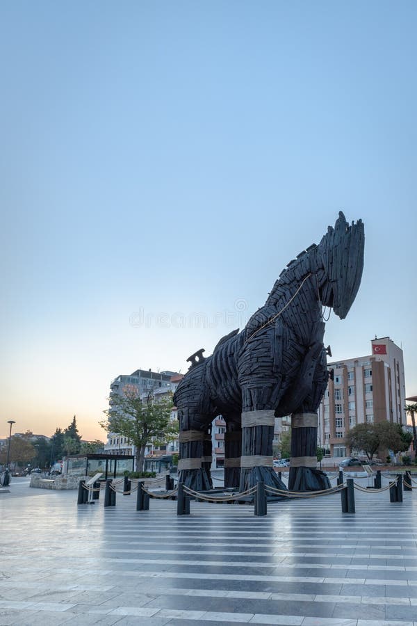 Réplica De Cavalo De Troia No Sítio Arqueológico De Troia Na Turquia De  Canakkale Fotografia Editorial - Imagem de turismo, filme: 232299477