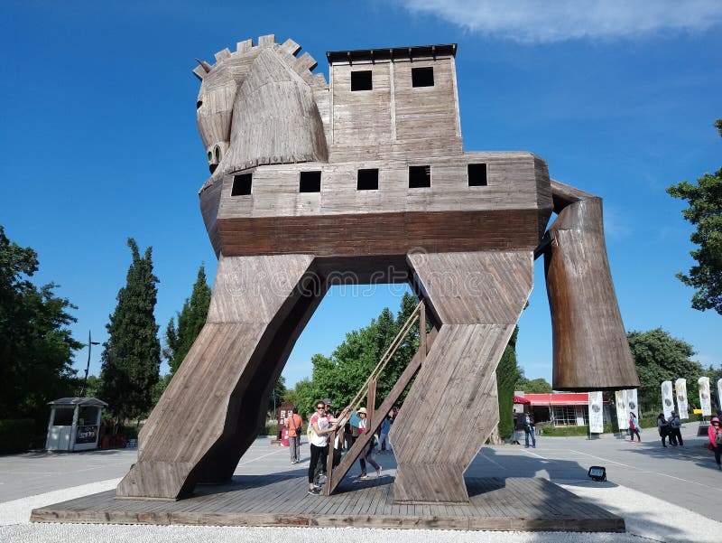 Cavalo De Troia De Madeira Do Filme Troy Foi Doado à Cidade De Canakkale  Imagem de Stock - Imagem de helena, dardanelles: 123322515