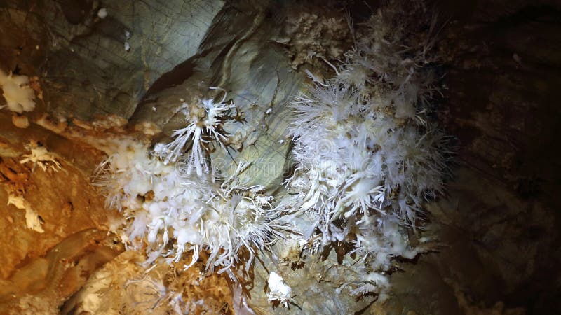 Jeskynní výzdoba Ochtinské aragonitové jaskyně. Jeskyně, Slovensko