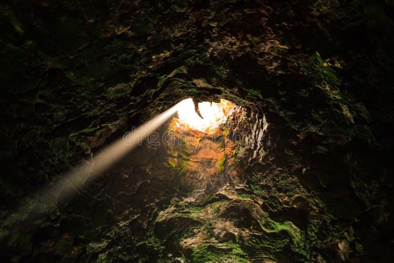 Cueva de fantasía de uno el lugar en,, verde,, fantasía,, rocas.