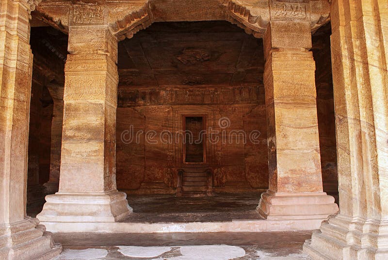 Cave 3 : The verandah itself. It is 7 feet, 2.1 m, wide and has four free-standing, carved pillars separating it from the hall. Ba