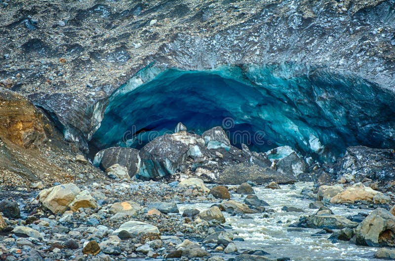 Caverna de gelo da geleira em Kverkfjoll foto de stock Caverna de gelo da geleira em Kverkfjoll foto de stock