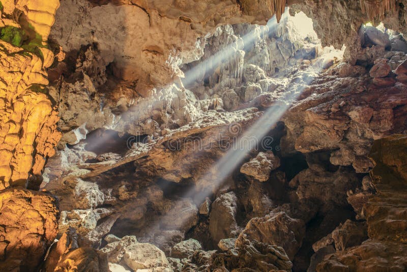 Caverna del Vietnam immagini stock libere da diritti Caverna del Vietnam immagini stock libere da diritti