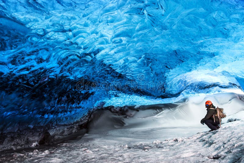 Caverna di ghiaccio del ghiacciaio dell'Islanda