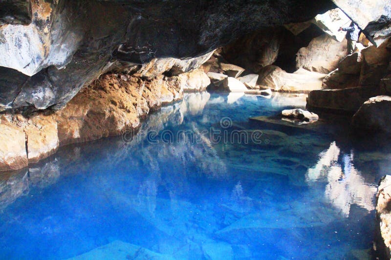 Caverna di Grjotagja, Islanda fotografia stock Caverna di Grjotagja, Islanda fotografia stock