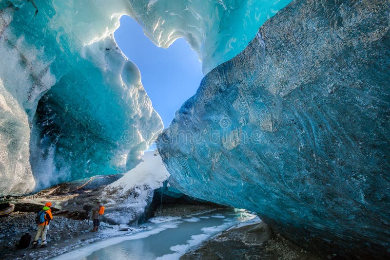 Cavernas de gelo em Islândia