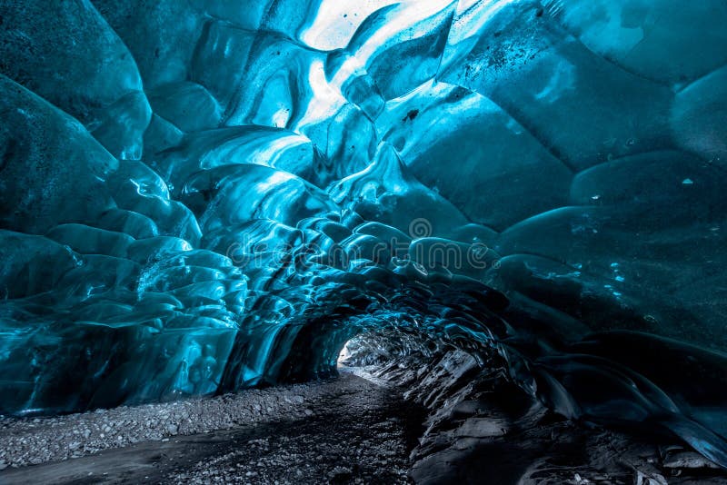 Caverne de glace en Islande image libre de droits Caverne de glace en Islande image libre de droits