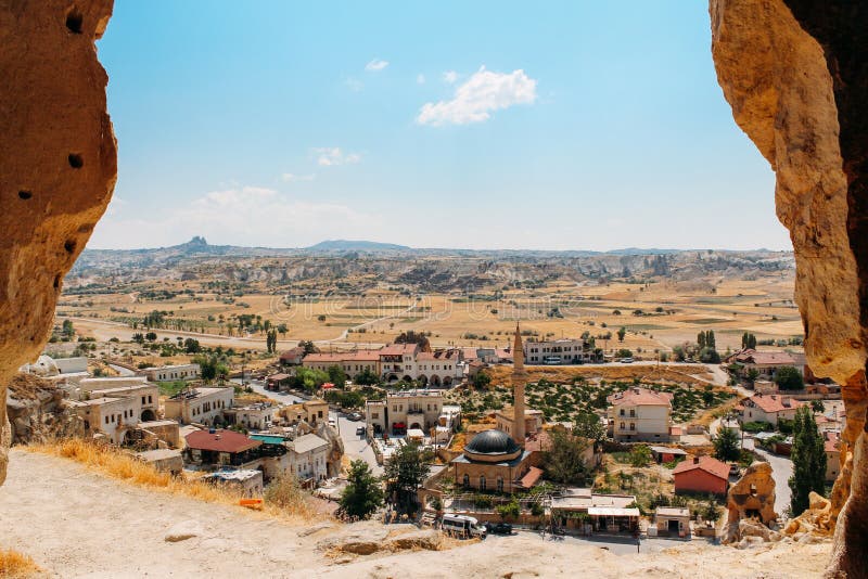 Cavusin gammal by, grottastad i Cappadocia, Turkiet arkivbild Cavusin gammal by, grottastad i Cappadocia, Turkiet arkivbild