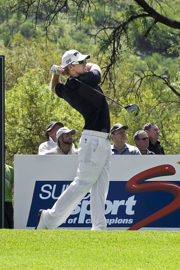 Hunter Mahan drives his ball off the 11th tee. Sun City Gary Player Golf Course. Nedbank Million Dollar Golf Tournament 2009. Nedbank Golf Challenge 03 - 06 December 2009. Hunter Mahan drives his ball off the 11th tee. Sun City Gary Player Golf Course. Nedbank Million Dollar Golf Tournament 2009. Nedbank Golf Challenge 03 - 06 December 2009.