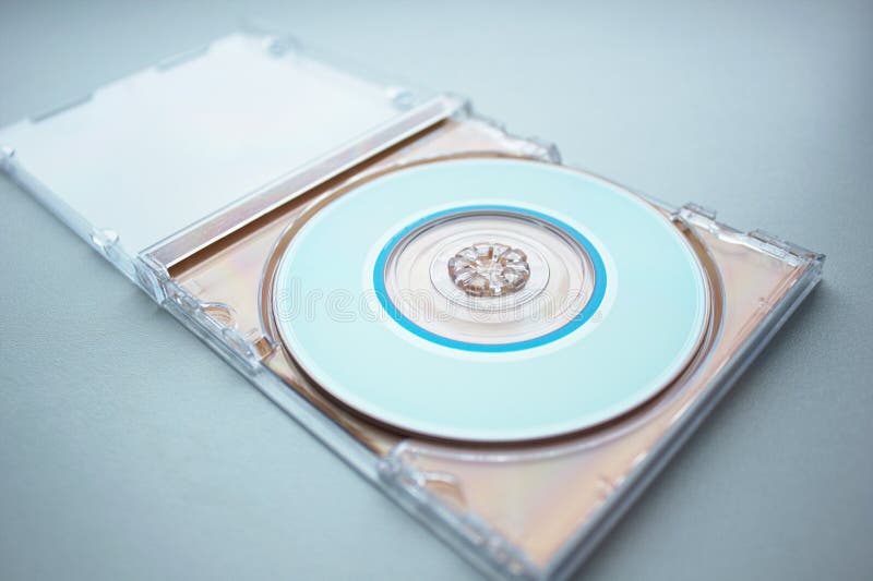 CD en la caja abierta foto de archivo. Imagen de ordenadores - 47191798